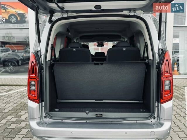 Серый Тойота Proace City Verso, объемом двигателя 1.5 л и пробегом 1 тыс. км за 33214 $, фото 12 на Automoto.ua