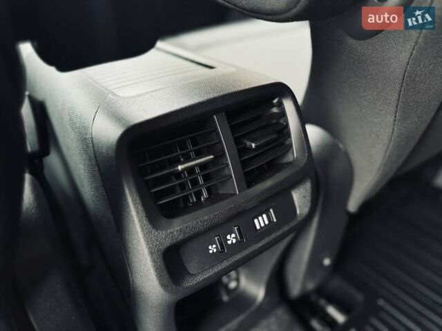 Серый Тойота Proace City Verso, объемом двигателя 1.5 л и пробегом 1 тыс. км за 33214 $, фото 31 на Automoto.ua