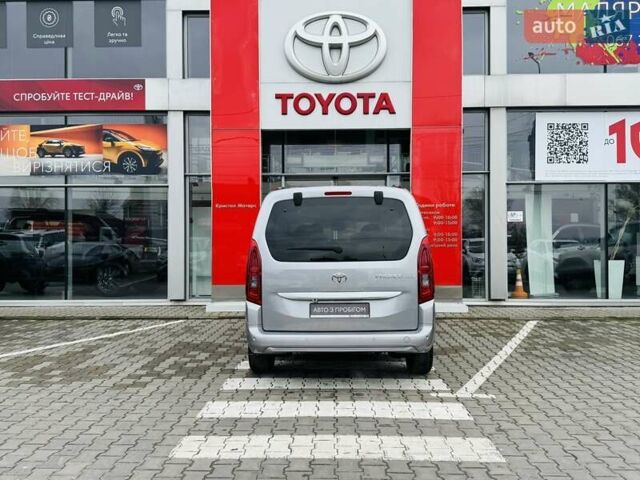 Серый Тойота Proace City Verso, объемом двигателя 1.5 л и пробегом 1 тыс. км за 33214 $, фото 4 на Automoto.ua