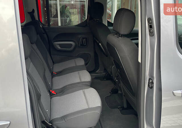 Серый Тойота Proace City Verso, объемом двигателя 1.5 л и пробегом 1 тыс. км за 31322 $, фото 6 на Automoto.ua