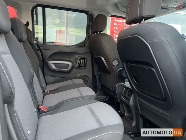 Сірий Тойота Proace City Verso, об'ємом двигуна 1.5 л та пробігом 300 тис. км за 32853 $, фото 10 на Automoto.ua