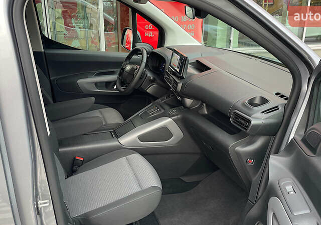 Серый Тойота Proace City Verso, объемом двигателя 1.5 л и пробегом 1 тыс. км за 31322 $, фото 5 на Automoto.ua