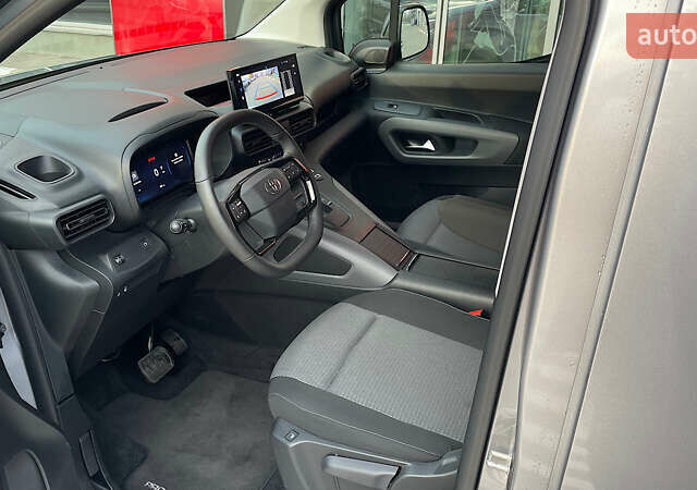 Серый Тойота Proace City Verso, объемом двигателя 1.5 л и пробегом 1 тыс. км за 31322 $, фото 11 на Automoto.ua