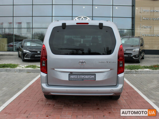 Серый Тойота Proace City Verso, объемом двигателя 1.5 л и пробегом 227 тыс. км за 31686 $, фото 6 на Automoto.ua