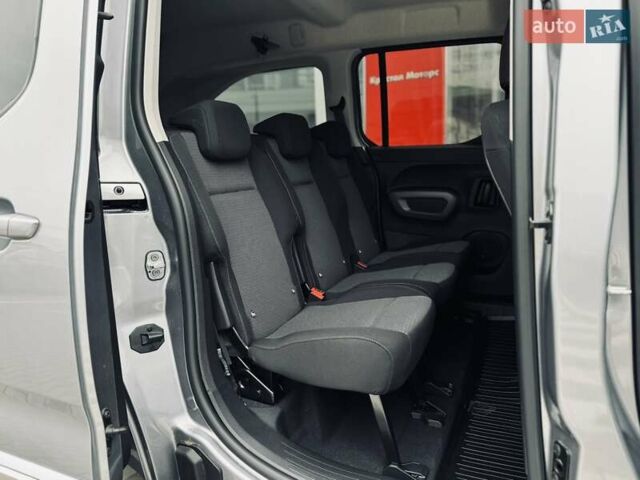 Серый Тойота Proace City Verso, объемом двигателя 1.5 л и пробегом 1 тыс. км за 33214 $, фото 7 на Automoto.ua