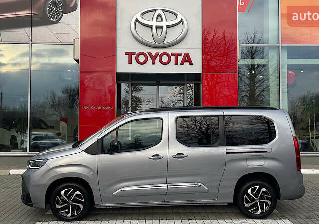 Серый Тойота Proace City Verso, объемом двигателя 1.5 л и пробегом 1 тыс. км за 31322 $, фото 2 на Automoto.ua