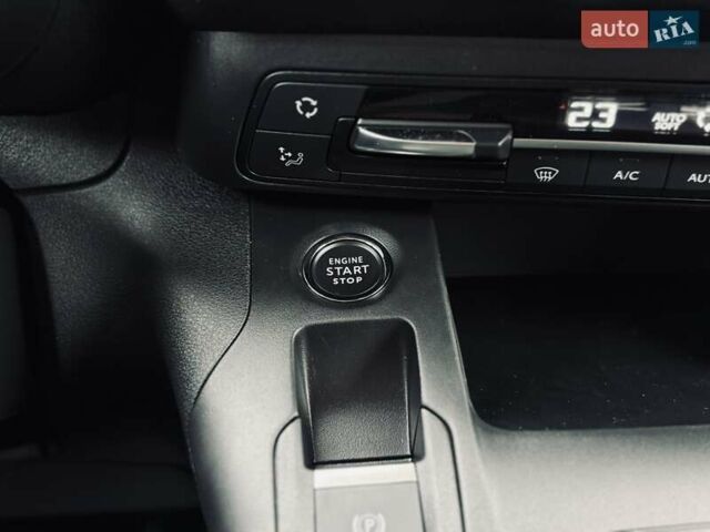 Серый Тойота Proace City Verso, объемом двигателя 1.5 л и пробегом 1 тыс. км за 33214 $, фото 28 на Automoto.ua