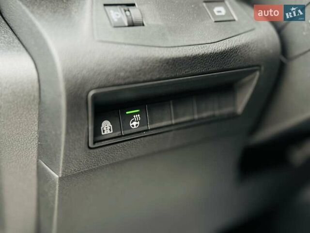 Серый Тойота Proace City Verso, объемом двигателя 1.5 л и пробегом 1 тыс. км за 33214 $, фото 26 на Automoto.ua