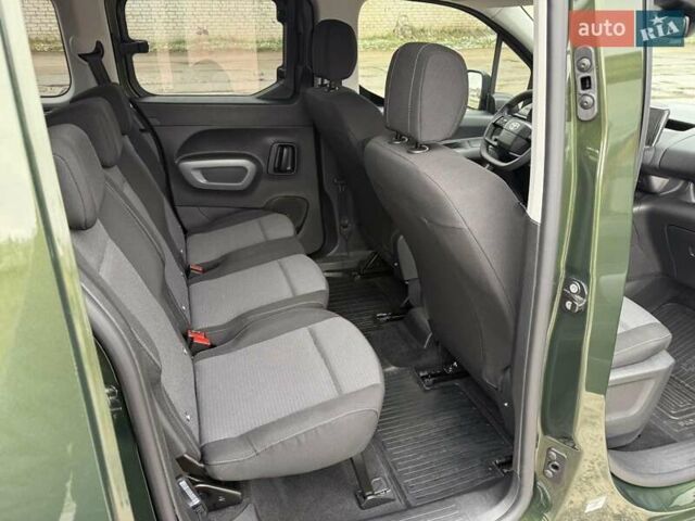 Зеленый Тойота Proace City Verso, объемом двигателя 1.5 л и пробегом 6 тыс. км за 30000 $, фото 6 на Automoto.ua