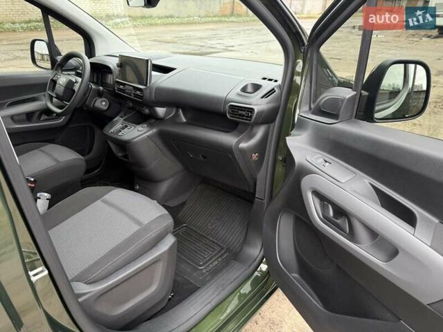 Зеленый Тойота Proace City Verso, объемом двигателя 1.5 л и пробегом 6 тыс. км за 30000 $, фото 13 на Automoto.ua