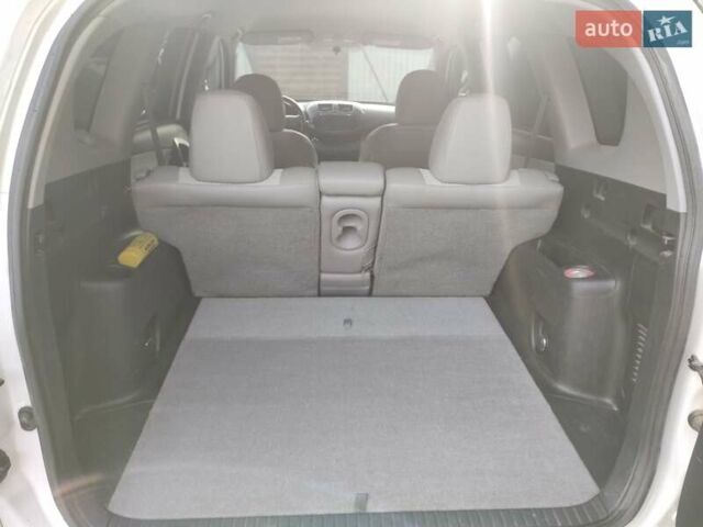 Білий Тойота RAV4 EV, об'ємом двигуна 0 л та пробігом 180 тис. км за 11700 $, фото 55 на Automoto.ua