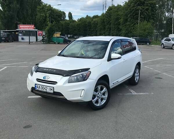 Белый Тойота RAV4 EV, объемом двигателя 0 л и пробегом 146 тыс. км за 10800 $, фото 1 на Automoto.ua