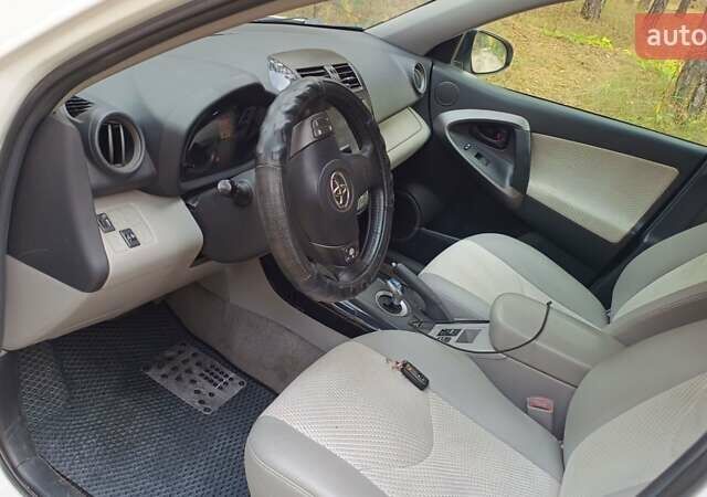 Белый Тойота RAV4 EV, объемом двигателя 0 л и пробегом 172 тыс. км за 11100 $, фото 13 на Automoto.ua