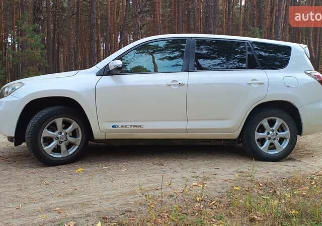 Белый Тойота RAV4 EV, объемом двигателя 0 л и пробегом 172 тыс. км за 11100 $, фото 8 на Automoto.ua