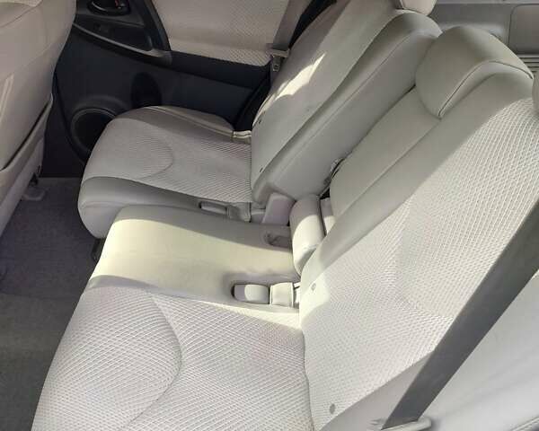 Білий Тойота RAV4 EV, об'ємом двигуна 0 л та пробігом 180 тис. км за 11700 $, фото 32 на Automoto.ua