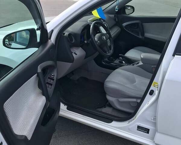 Белый Тойота RAV4 EV, объемом двигателя 0 л и пробегом 146 тыс. км за 10800 $, фото 27 на Automoto.ua