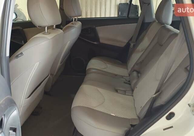 Белый Тойота RAV4 EV, объемом двигателя 0 л и пробегом 172 тыс. км за 11100 $, фото 2 на Automoto.ua