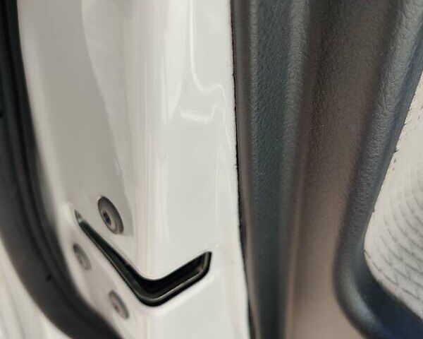 Белый Тойота RAV4 EV, объемом двигателя 0 л и пробегом 180 тыс. км за 10000 $, фото 9 на Automoto.ua