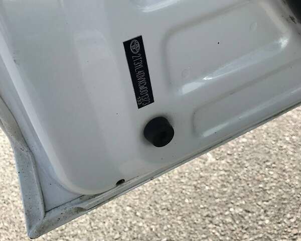 Белый Тойота RAV4 EV, объемом двигателя 0 л и пробегом 146 тыс. км за 10800 $, фото 15 на Automoto.ua