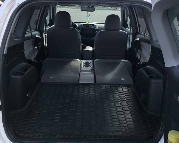 Белый Тойота RAV4 EV, объемом двигателя 0 л и пробегом 146 тыс. км за 10800 $, фото 17 на Automoto.ua