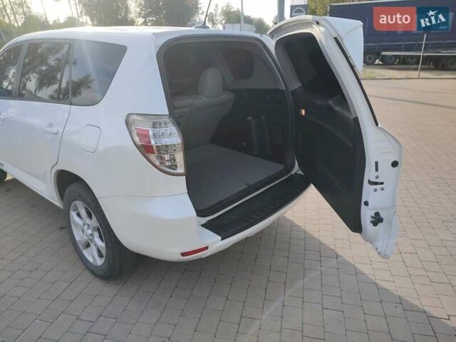 Білий Тойота RAV4 EV, об'ємом двигуна 0 л та пробігом 180 тис. км за 11700 $, фото 14 на Automoto.ua