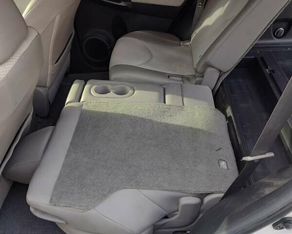 Білий Тойота RAV4 EV, об'ємом двигуна 0 л та пробігом 180 тис. км за 11700 $, фото 40 на Automoto.ua