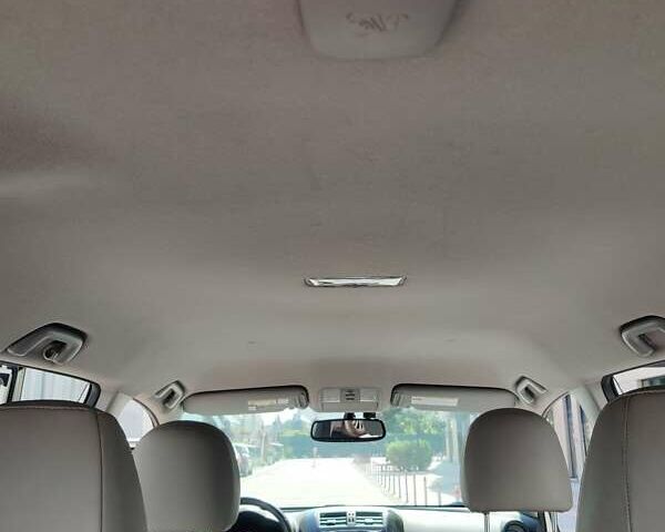 Белый Тойота RAV4 EV, объемом двигателя 0 л и пробегом 180 тыс. км за 10000 $, фото 11 на Automoto.ua