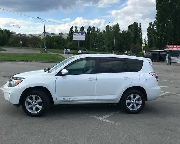 Белый Тойота RAV4 EV, объемом двигателя 0 л и пробегом 146 тыс. км за 10800 $, фото 3 на Automoto.ua