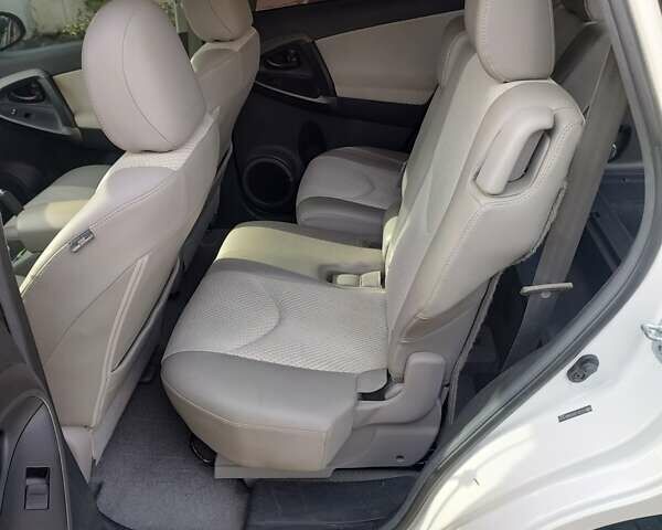 Білий Тойота RAV4 EV, об'ємом двигуна 0 л та пробігом 180 тис. км за 11700 $, фото 37 на Automoto.ua