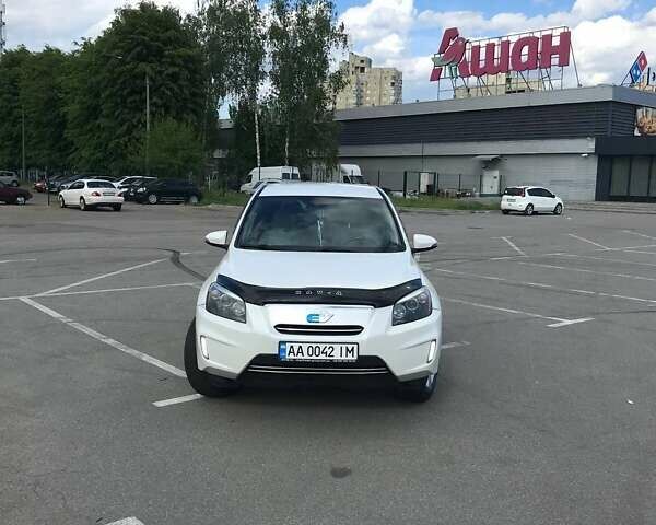Белый Тойота RAV4 EV, объемом двигателя 0 л и пробегом 146 тыс. км за 10800 $, фото 5 на Automoto.ua