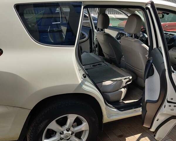 Белый Тойота RAV4 EV, объемом двигателя 0 л и пробегом 180 тыс. км за 10000 $, фото 8 на Automoto.ua