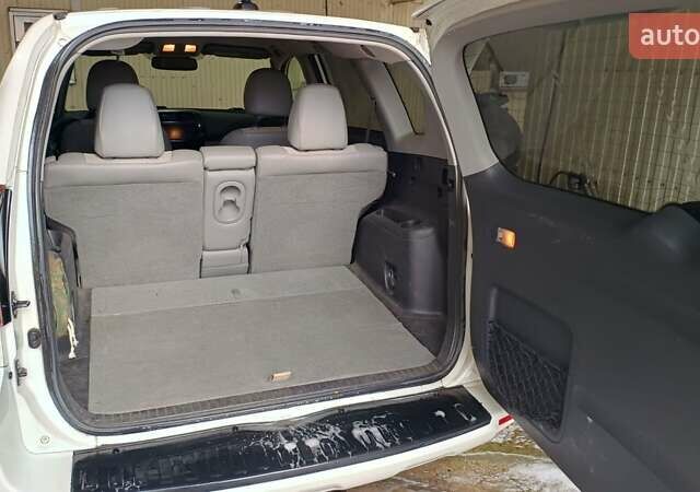 Белый Тойота RAV4 EV, объемом двигателя 0 л и пробегом 172 тыс. км за 11100 $, фото 11 на Automoto.ua