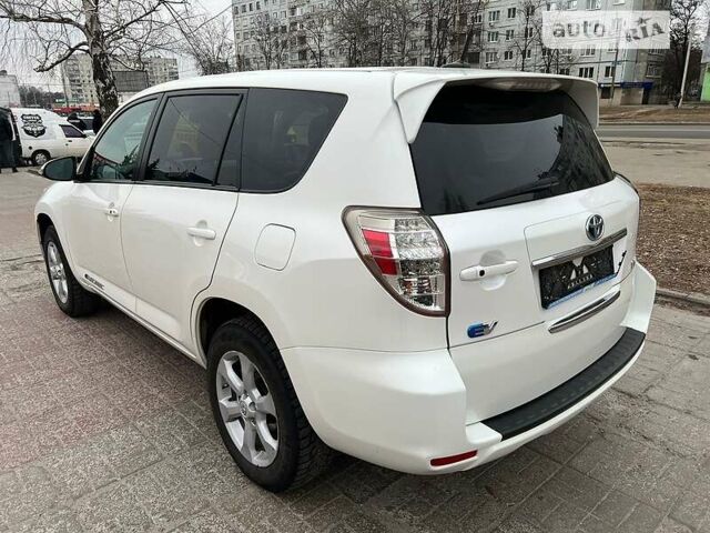 Білий Тойота RAV4 EV, об'ємом двигуна 0 л та пробігом 147 тис. км за 13900 $, фото 6 на Automoto.ua