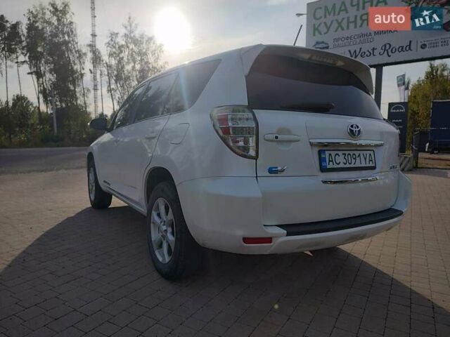 Білий Тойота RAV4 EV, об'ємом двигуна 0 л та пробігом 180 тис. км за 11700 $, фото 7 на Automoto.ua