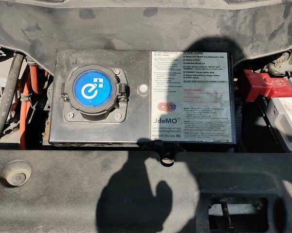 Белый Тойота RAV4 EV, объемом двигателя 0 л и пробегом 180 тыс. км за 10000 $, фото 14 на Automoto.ua