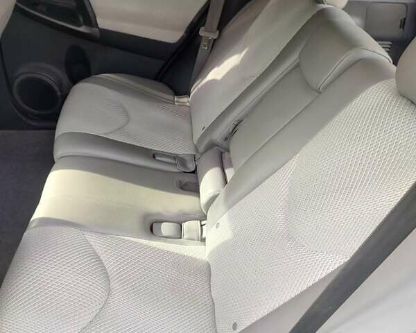 Білий Тойота RAV4 EV, об'ємом двигуна 0 л та пробігом 180 тис. км за 11700 $, фото 36 на Automoto.ua