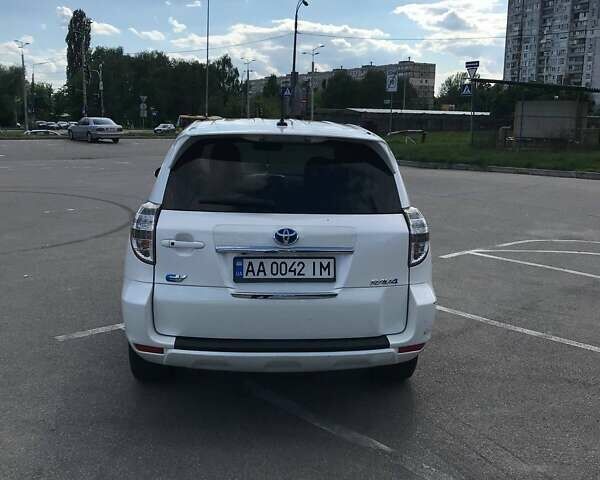 Белый Тойота RAV4 EV, объемом двигателя 0 л и пробегом 146 тыс. км за 10800 $, фото 4 на Automoto.ua
