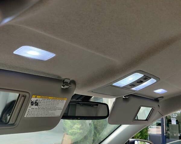 Белый Тойота RAV4 EV, объемом двигателя 0 л и пробегом 180 тыс. км за 10000 $, фото 15 на Automoto.ua