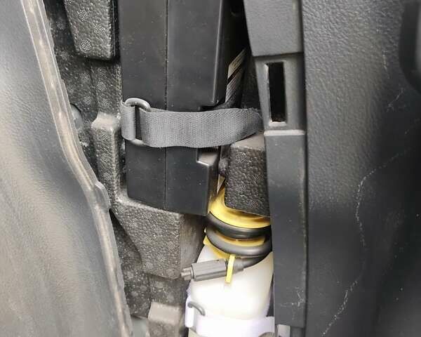 Білий Тойота RAV4 EV, об'ємом двигуна 0 л та пробігом 180 тис. км за 11700 $, фото 24 на Automoto.ua