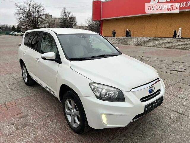 Білий Тойота RAV4 EV, об'ємом двигуна 0 л та пробігом 147 тис. км за 13900 $, фото 8 на Automoto.ua