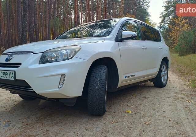 Белый Тойота RAV4 EV, объемом двигателя 0 л и пробегом 172 тыс. км за 11100 $, фото 5 на Automoto.ua