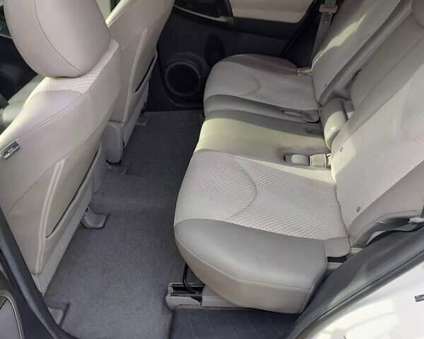 Білий Тойота RAV4 EV, об'ємом двигуна 0 л та пробігом 180 тис. км за 11700 $, фото 39 на Automoto.ua