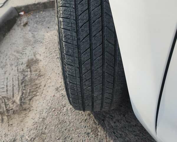 Білий Тойота RAV4 EV, об'ємом двигуна 0 л та пробігом 180 тис. км за 11700 $, фото 16 на Automoto.ua