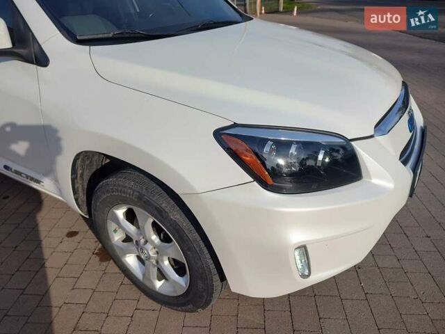Білий Тойота RAV4 EV, об'ємом двигуна 0 л та пробігом 180 тис. км за 11700 $, фото 11 на Automoto.ua