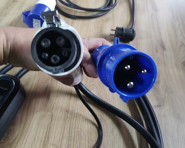 Білий Тойота RAV4 EV, об'ємом двигуна 0 л та пробігом 180 тис. км за 11700 $, фото 21 на Automoto.ua