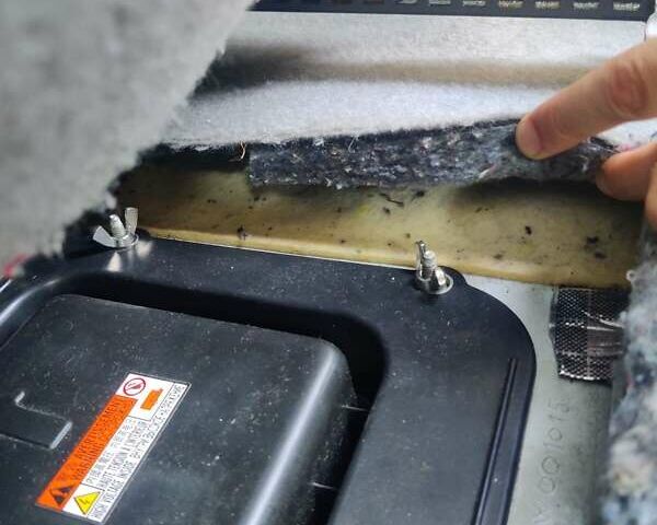 Белый Тойота RAV4 EV, объемом двигателя 0 л и пробегом 180 тыс. км за 10000 $, фото 2 на Automoto.ua