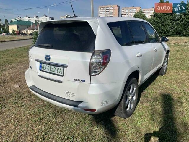 Білий Тойота RAV4 EV, об'ємом двигуна 0 л та пробігом 196 тис. км за 9950 $, фото 10 на Automoto.ua
