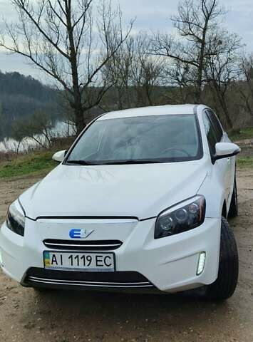 Білий Тойота RAV4 EV, об'ємом двигуна 0 л та пробігом 117 тис. км за 9300 $, фото 14 на Automoto.ua