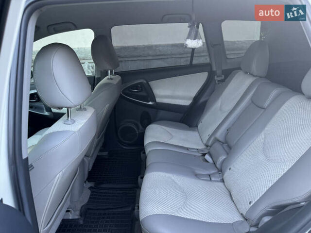Тойота RAV4 EV 2013 в Житомире на Automoto.ua Белый Тойота RAV4 EV, объемом двигателя 0 л и пробегом 158 тыс. км за 10400 $, фото 7 на Automoto.ua