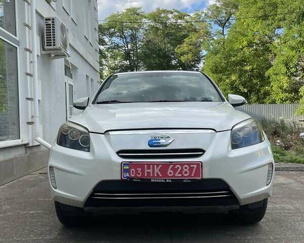 Белый Тойота RAV4 EV, объемом двигателя 0 л и пробегом 99 тыс. км за 11900 $, фото 15 на Automoto.ua
